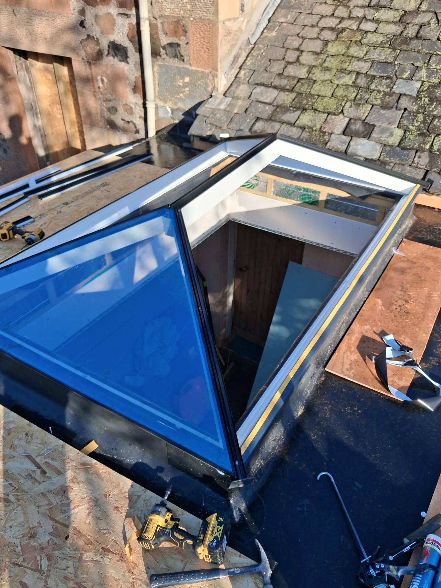 Roof Lantern Installation Glasgow: Rules, Fitting & Advice
